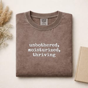 気楽で潤いのある快適なカラーTシャツ、セルフケア肯定シャツ、トレンディな引用Tシャツ、自信のある女性へのギフト