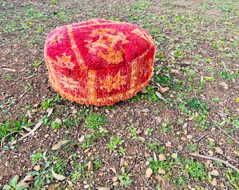 Handgefertigter Kilim-Pouf, marokkanischer Boho-Bodenhocker, quadratisches Vintage-Berberkissen