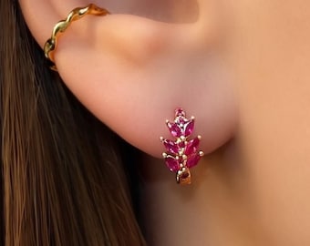 ルビー色のジルコニウム製イヤリング - 18金メッキ