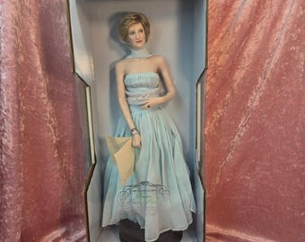 Franklin Mint Diana Princess of Wales Porcelain Portrait Doll NRFB Blue Gown