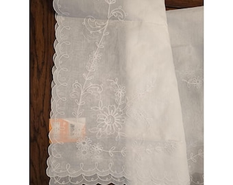 Vintage Schweizer Mid Century weiße Blumen bestickt Fenster Vorhang Sheers 44x84