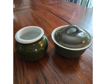 Vintage Hall China Made in USA Zuckerdose und Milchkännchen im Set Dunkelgrün