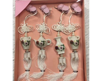 Chinesische geknotete hängende Porzellanstücke 4er-Set Teekanne Vase Krug Weiß Blau