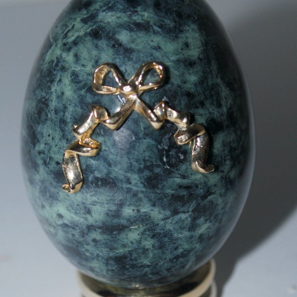 Reserved for EY Franklin Mint Marble egg   collector's treasury of  eggs  green marble  egg with golden stand