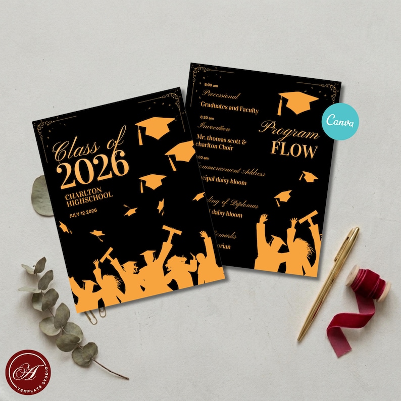 Pode incluir: Dois an&uacute;ncios de formatura pretos com detalhes em laranja. O an&uacute;ncio da esquerda diz "Classe de 2026" e "Charlton Highschool, 12 de julho de 2026". O an&uacute;ncio da direita mostra o fluxo do programa. Uma caneta dourada e uma fita vermelha tamb&eacute;m s&atilde;o vis&iacute;veis.