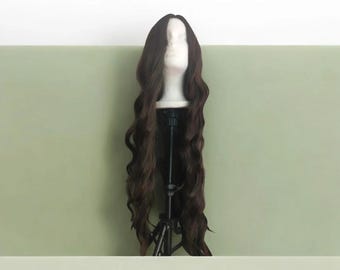 Peluca ondulada de 81 cm de largo, color marrón oscuro, fibra natural.