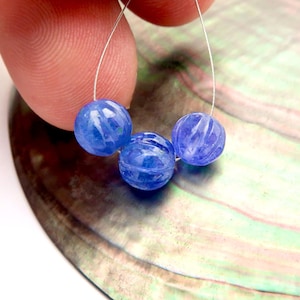 3pc GORGEOUS AAAA+ New Carved Melon Flower 7-7.6mm Purple Blue Gem Tanzanite Beads - 10.00cts - .80 inch