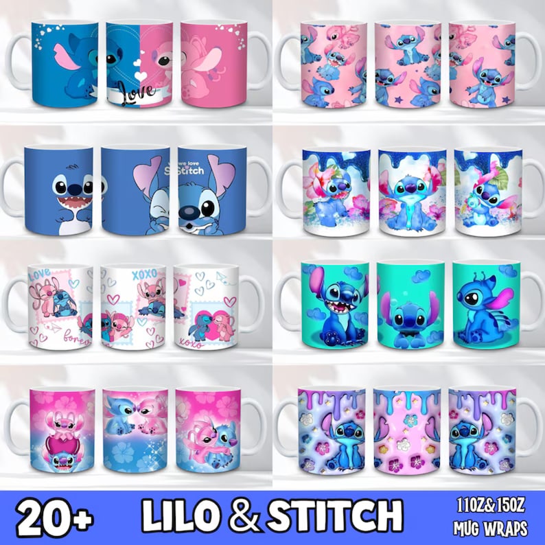 Op de afbeelding: Een verzameling witte keramische mokken met verschillende ontwerpen van het personage Stitch uit Lilo & Stitch. De mokken tonen Stitch in verschillende poses en patronen, met kleuren als blauw, roze en teal. Sommige mokken hebben tekst zoals "Love" en "XOXO".
