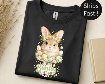 Shirt met paashaas Some Bunny Loves Me | Pastelkleurige eieren, bloemen, T-shirt met kroon