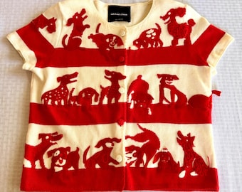 Cárdigan rojo y blanco con apliques de perro de Michael Simon, Nueva York. Muestra rara.