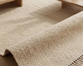 Alfombra Dhurrie beige tejida a mano, de lana natural, de tejido plano, estilo escandinavo minimalista Japandi.