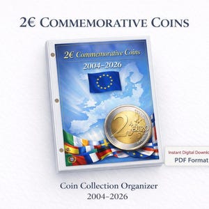 Pode incluir: Uma pasta branca intitulada "2€ Commemorative Coins 2004-2026" com um gráfico de moeda Euro. A pasta apresenta a bandeira da União Europeia e bandeiras de vários países. O texto na parte superior diz "2€ COMMEMORATIVE COINS".