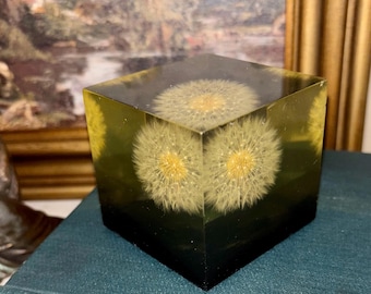 Vintage 1960s MCM Dandelion Resin Paperweight