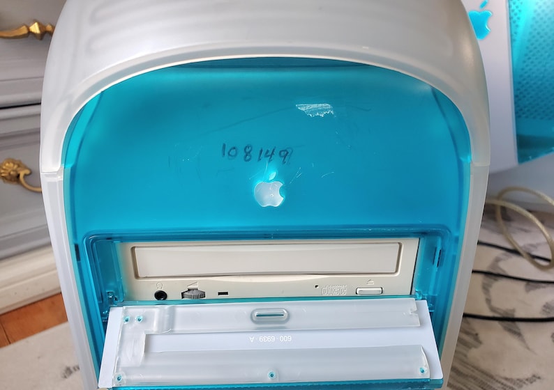 Vintage Apple Macintosh G3 Monitor and Tower - Turns On, Has Power ...