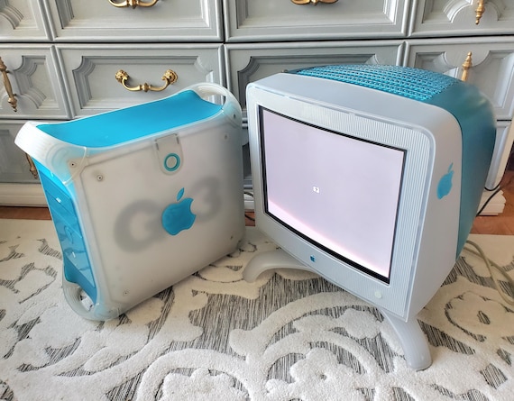 Vintage Apple Macintosh G3 Monitor and Tower - Turns On, Has