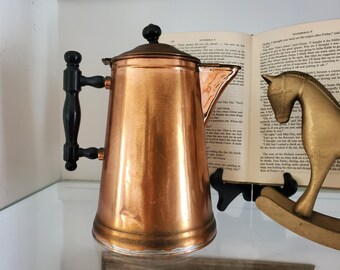 Superbe cafetière en cuivre - bouilloire à thé - pichet - cuivre patiné - décoration antique - idées de clapier vintage - vase de fleurs - porte-ustensiles