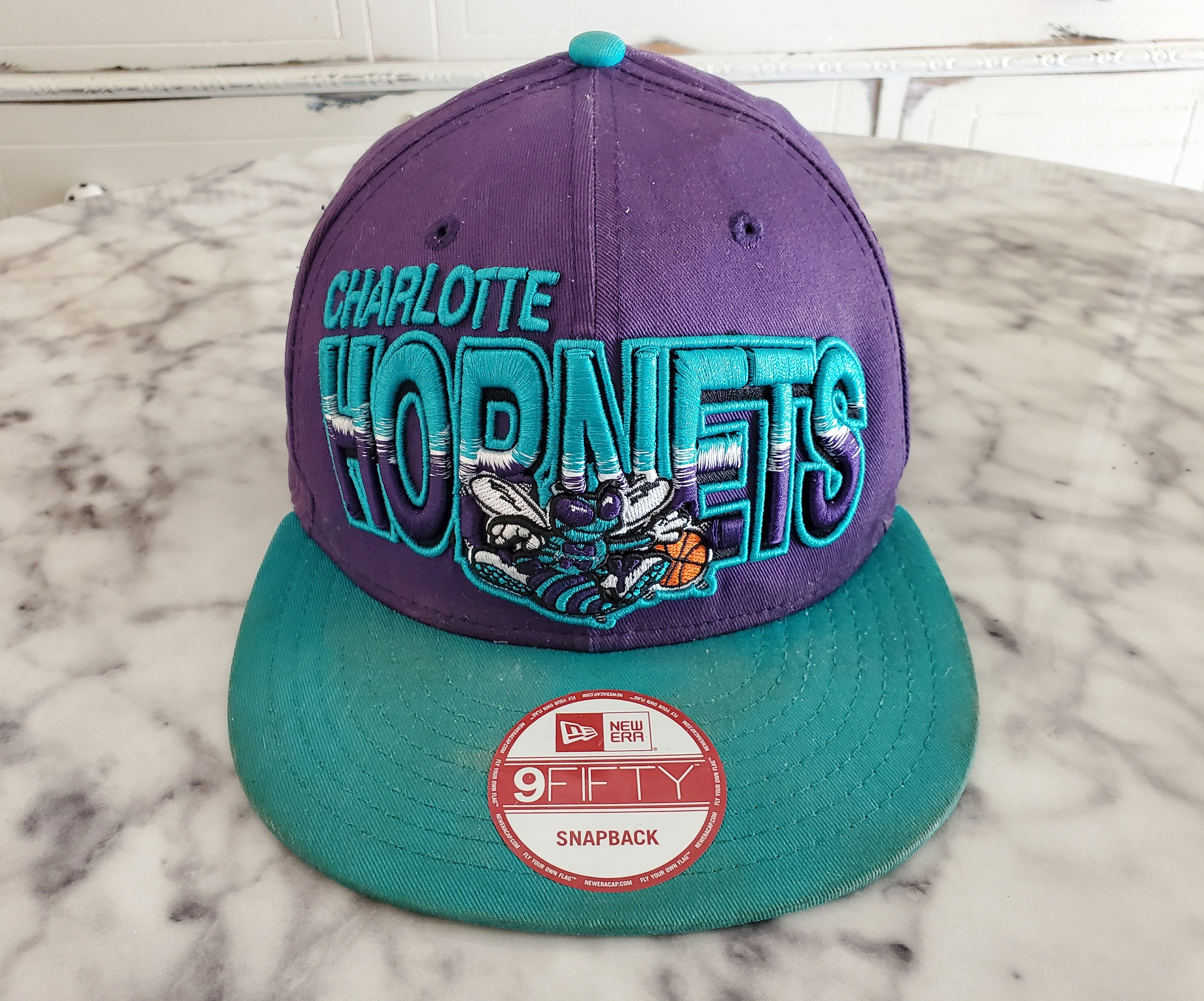 MITCHELL AND NESS CHARLOTTE HORNETS SNAPBACK – Fly Vintage 87