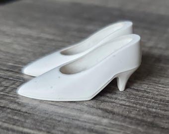 Vintage Barbie High Heels - doll shoes - Barbie Accesories - close toe pumps - White Heels - 60's Barbie - Rubber Shoes - Vintage collectors