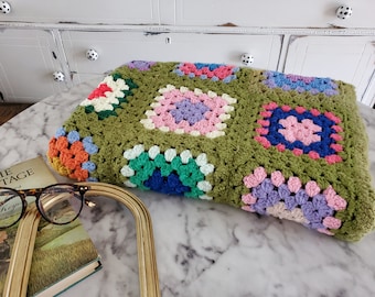 True Vintage Granny Square Blanket - crocheted afghan - Crochet blanket - Vintage Decor - corful throw blanket -avocado green- Nursery, boho
