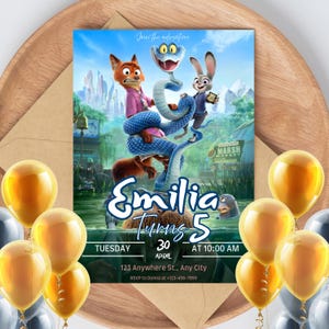 K&ouml;nnte beinhalten: Eine Geburtstagseinladung mit Zeichentrickfiguren und dem Text "Emilia wird 5". Die Einladung enth&auml;lt Datum, Uhrzeit und Ort, umgeben von goldenen und silbernen Luftballons.