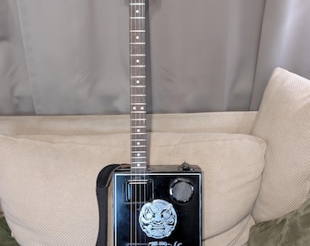The Busker: Cigar Box Guitar w/self-enclosed amp