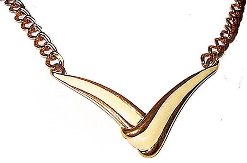 Monet Bib Necklace Signed Cream Enamel Gold Curb Chain Hook Clasp 18 Vintage