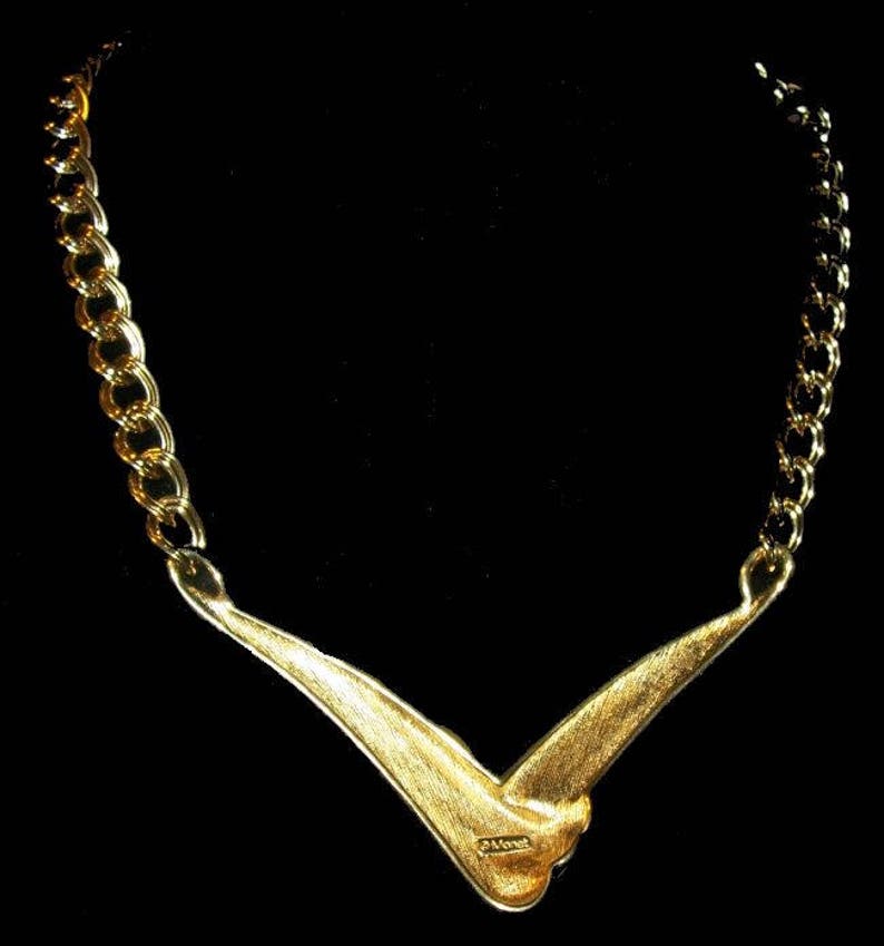 Monet Bib Necklace Signed Cream Enamel Gold Curb Chain Hook Clasp 18 Vintage