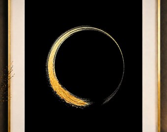 Arte Enso (círculo) em preto e dourado; arte minimalista; espaço zen moderno; salão; sala de estar de hotel; presente.