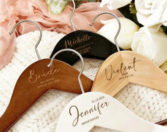 パーソナライズされた木製ウェディングハンガー、カスタム刻印入り花嫁、ブライズメイド記念品