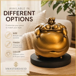 Puede incluir: Una escultura de color dorado de una persona con una figura redondeada y voluminosa, colocada sobre una base circular negra. El texto en la imagen dice: AVAILABLE IN DIFFERENT OPTIONS, Customize your piece to match your style, SIZE, FINISH, COLOR, XMASTERDAVID.