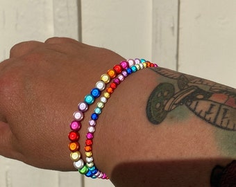 2 Regenbogen-Wunderperlen-Armbänder - 6 + 4 mm Perlen