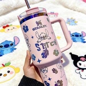 Peut inclure: Ensemble de trois mugs en c&eacute;ramique avec une finition mate et mouchet&eacute;e. Les tasses sont de couleur cr&egrave;me, gris clair et gris fonc&eacute;. Chaque mug a un design simple et minimaliste.