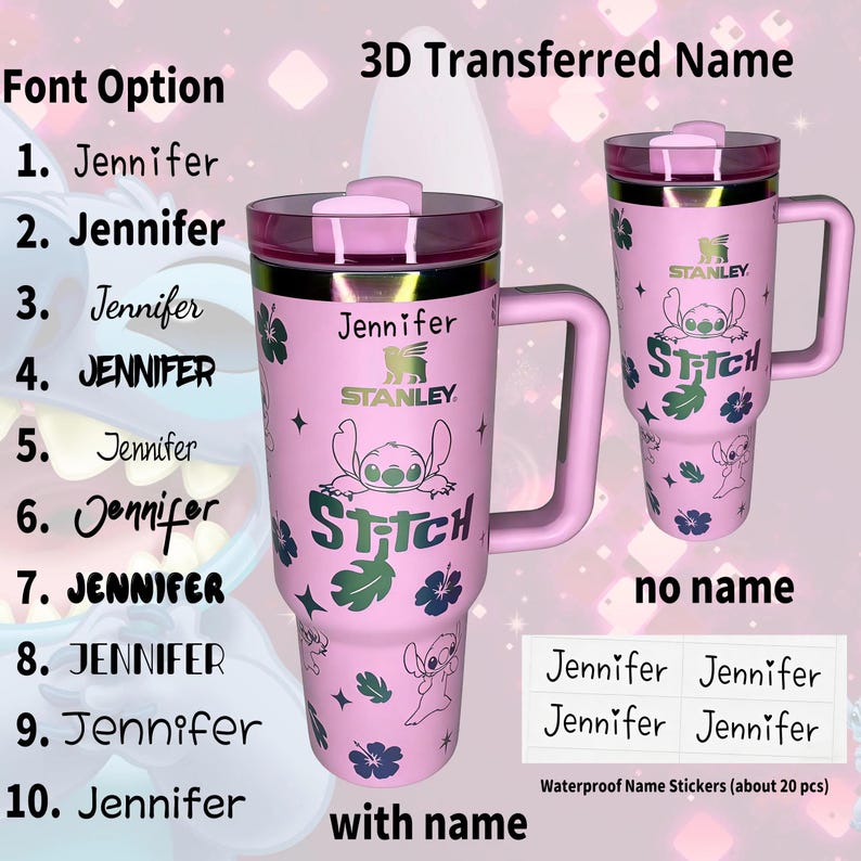 Peut inclure: Mug Stanley rose avec une poign&eacute;e, orn&eacute; d'un motif Stitch et du nom "Jennifer". Comprend un couvercle assorti et des autocollants de nom imperm&eacute;ables. Contenance d'environ 887 ml.