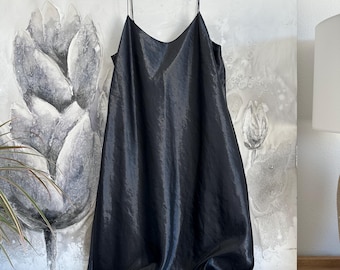 Vestido lencero metalizado de Gucci Primavera/Verano 2000 por Tom Ford
