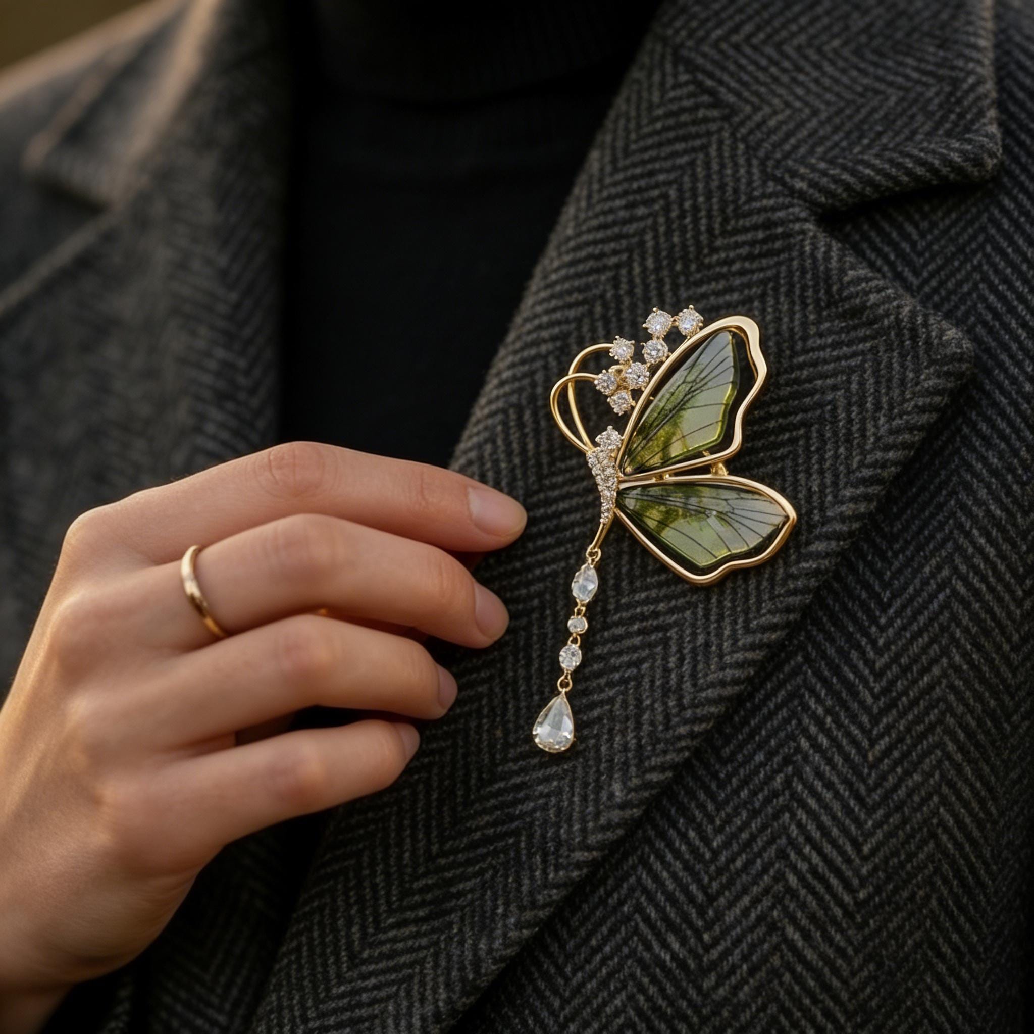 Schiaparelli brooch - Etsy 日本