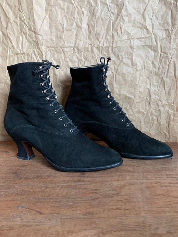 Black lace up suede granny boots/ Vintage suede bo