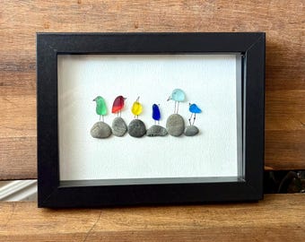 Vögel auf Felsen aus Meerglas