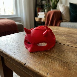 K&ouml;nnte beinhalten: Ein Set aus drei Keramikbechern mit gesprenkelter, matter Oberfl&auml;che. Die Becher sind in Creme-, Hellgrau- und Dunkelgraut&ouml;nen gehalten. Jeder Becher hat ein schlichtes, minimalistisches Design.