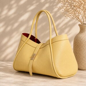 Minimalist leather shoulder bag with premium craftsmanship and timeless everyday carry design for women.