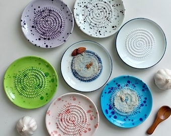 Ciotola grattugia aglio in ceramica fatta a mano, piatto per zenzero con decorazione a schizzi arcobaleno da 4,5 pollici