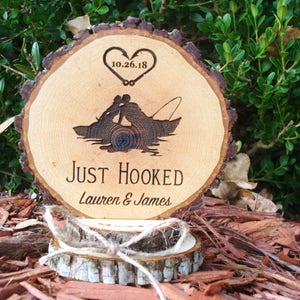 Wedding Cake Topper, Fishing Theme Cake Top, Rustic Wood Cake Top, Fish Cake Topper, Grooms Cake, Just Hooked Topper, Rustic Wedding Gift Bild 4