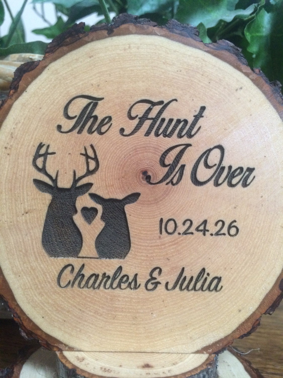 Adorno rústico para tarta de boda con pareja de ciervos: rebanada de madera  grabada, personalizada - Etsy México, image size:1125x1500