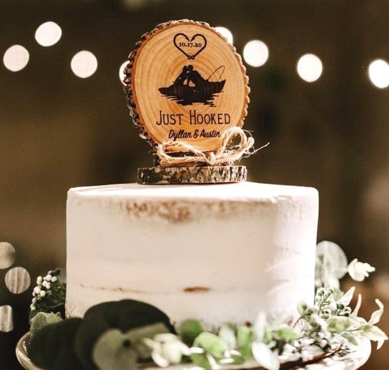 Wedding Cake Topper, Fishing Theme Cake Top, Rustic Wood Cake Top, Fish Cake Topper, Grooms Cake, Just Hooked Topper, Rustic Wedding Gift Bild 2