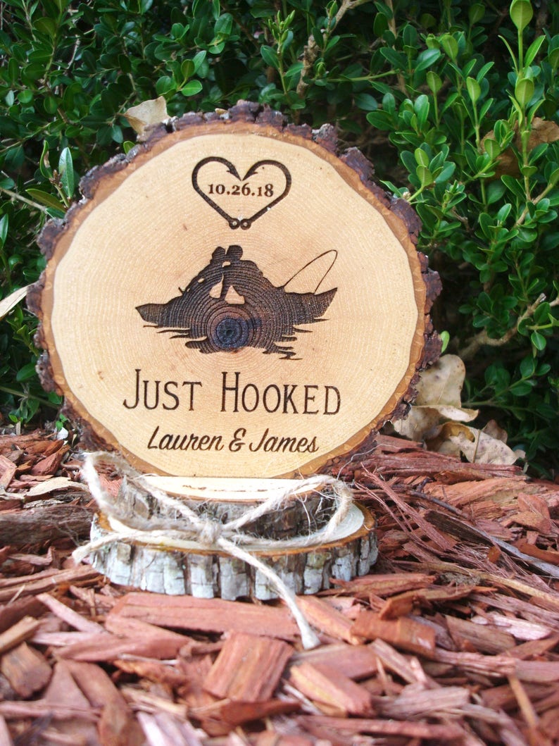 Wedding Cake Topper, Fishing Theme Cake Top, Rustic Wood Cake Top, Fish Cake Topper, Grooms Cake, Just Hooked Topper, Rustic Wedding Gift Bild 4