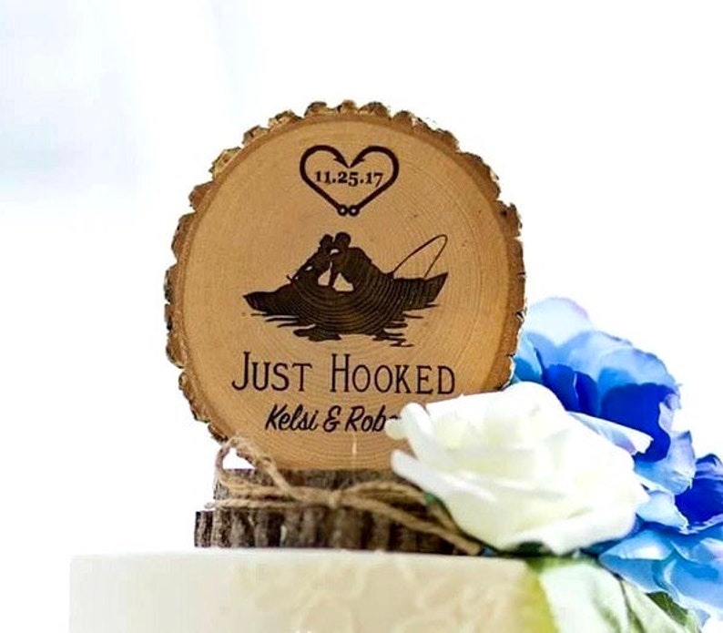 Wedding Cake Topper, Fishing Theme Cake Top, Rustic Wood Cake Top, Fish Cake Topper, Grooms Cake, Just Hooked Topper, Rustic Wedding Gift Bild 5