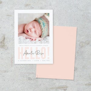 BA113 IMPRIMÉ Conception d’annonce de naissance - jolie nouvelle carte photo de bébé fille - style minimal moderne | bonjour statistiques de superposition de titre inc. ENVELOPPES