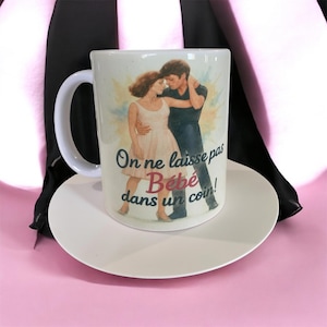 Peut inclure: Panneau en bois rustique avec l'inscription "Welcome to our home" en lettres blanches. Le panneau présente une finition vieillie et un design simple et accueillant, idéal pour la décoration d'entrée.