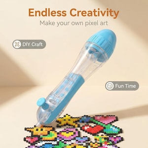 Puede incluir: Una herramienta de pixel art transparente y azul con el texto "Endless Creativity" y "Make your own pixel art". La herramienta está orientada hacia una colección de diseños de pixel art coloridos, incluyendo corazones y estrellas. La imagen también incluye el texto "DIY Craft" y "Fun Time".