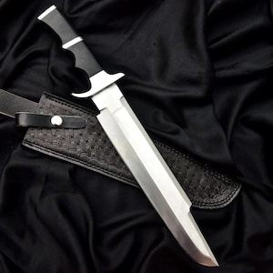 Könnte beinhalten: Ein Satz von drei Keramik-Nisttöpfen in Blau-, Grün- und Weißtönen. Die Schalen haben eine gesprenkelte Glasur und ein schlichtes Design. Die größte Schüssel hat einen Durchmesser von etwa 18 cm.