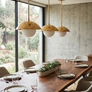 Lámpara colgante moderna de latón con forma de cúpula: lámpara de techo de estilo de mediados de siglo con globo esmerilado, lámpara colgante minimalista, iluminación para islas de cocina. imagen 2